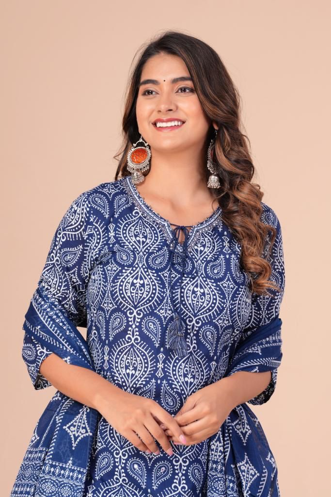 Blue Bliss: Kurti Set with Central Leaf Design and Matching Dupatta