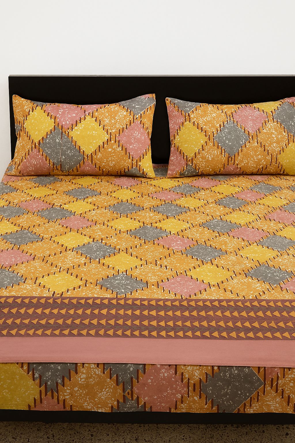 Rustic Orange & Pink Cotton Double Bedsheet Set – Tribal Geometric Diamond Print with Pillow Covers