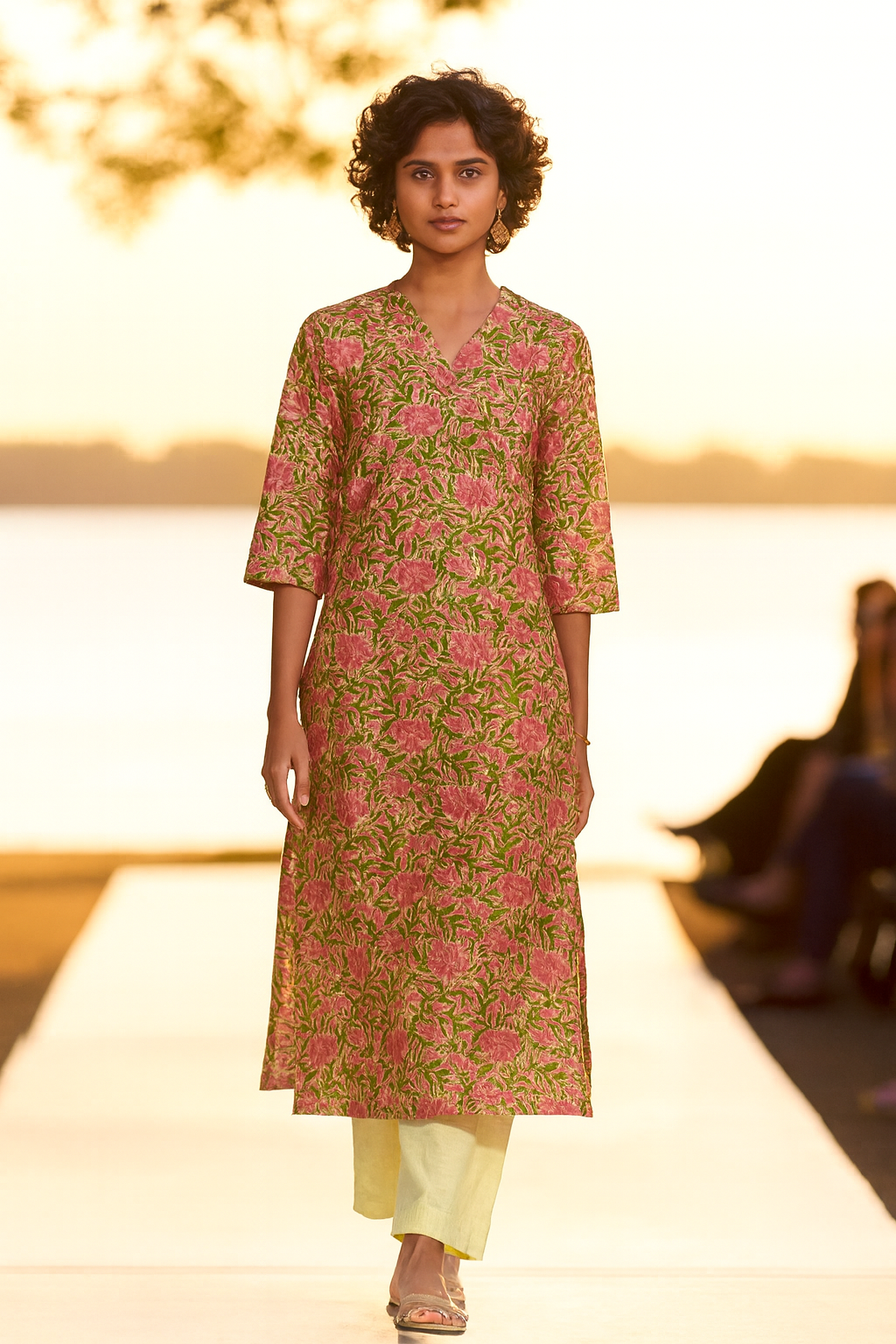 Rosé Garden Vibe: Elegant Floral Print Straight Kurti