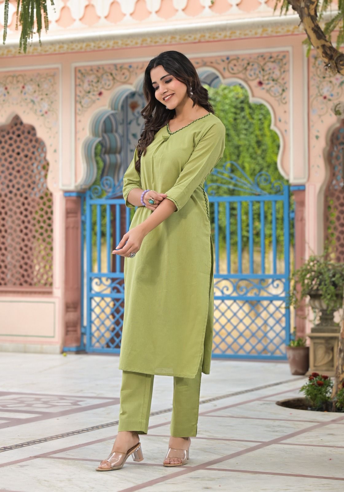 Minimalist Green Kurta Set for Effortless Elegance