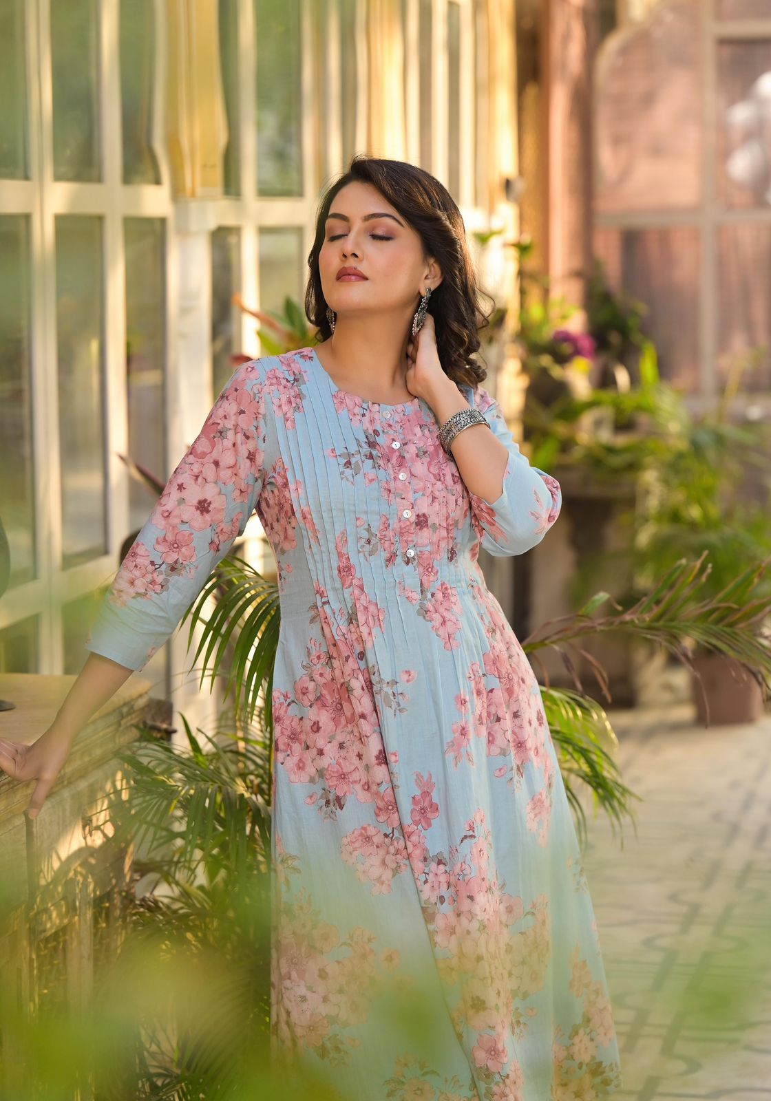 Elegant Floral Kurta Set for a Chic Look