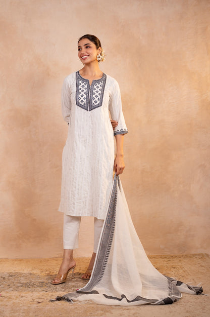 Women’s Khadi Cotton Kurti Pant Dupatta Set – Handwoven Ethnic Kurta Set with Embroidered Neck, Breathable Cotton Traditional Outfit