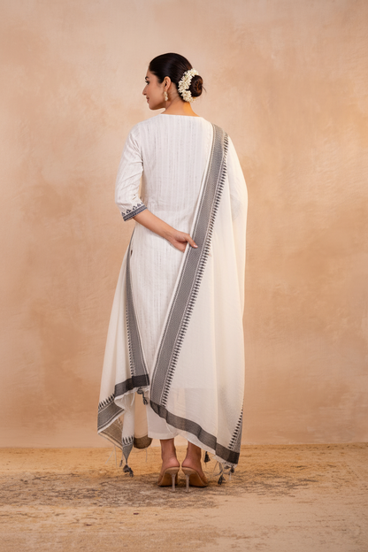 Women’s Khadi Cotton Kurti Pant Dupatta Set – Handwoven Ethnic Kurta Set with Embroidered Neck, Breathable Cotton Traditional Outfit