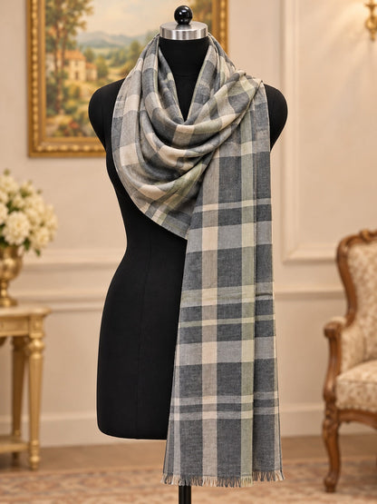 Natural Fab unisex wool stole – product photograph